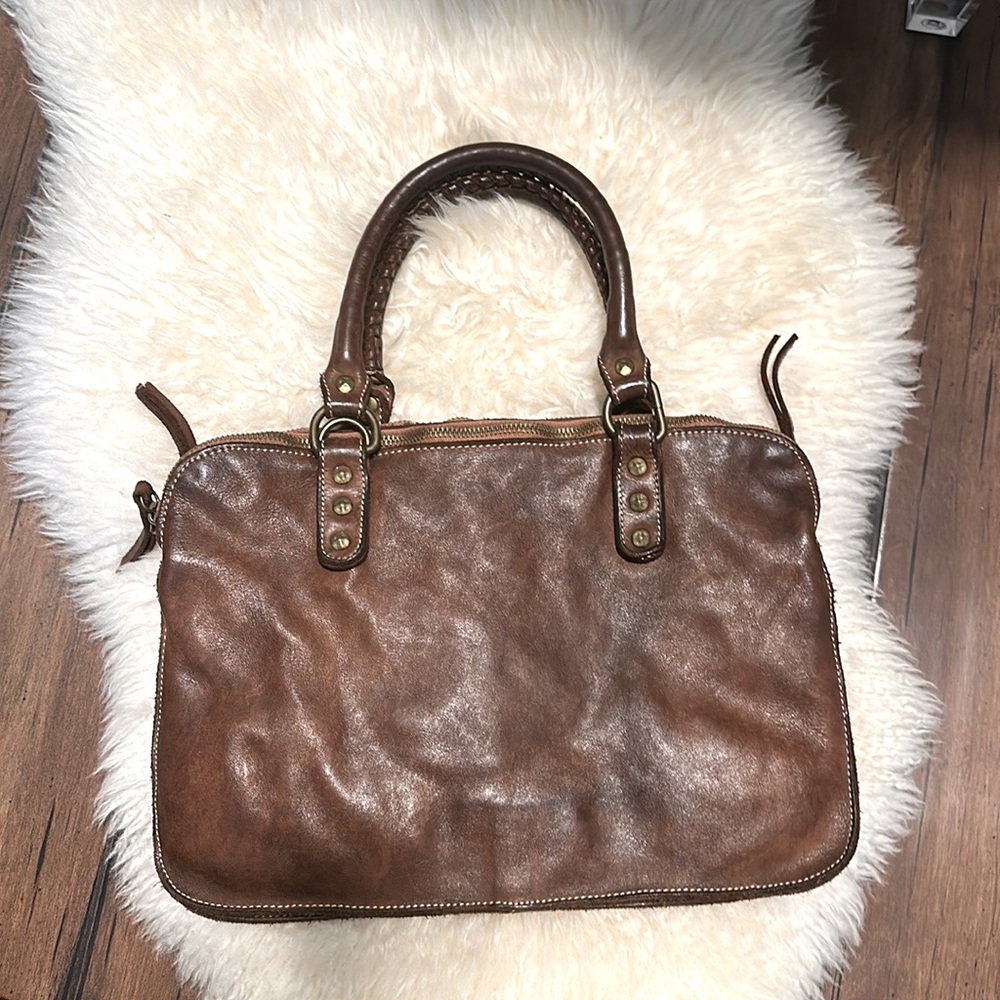 Vintage bag in excellent used condition, genuine leather